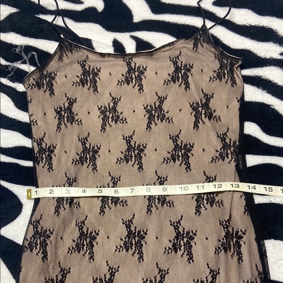 Elegant Black Lace Maxi Dress - Picture 5 of 6